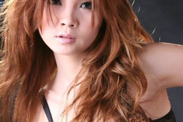 Such a turbulent passion is like a huge wave, and it is about to be defeated in the fierceness that I have never experienced before. She wrung her eyebrows and gasped because he gave her pain and pleasure.